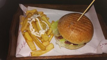 Boom Burger Da Chry food