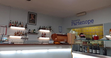 Pizzeria Partenope food