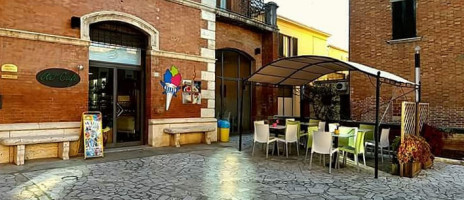 Art Cafè outside