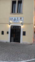 La Primitiva outside