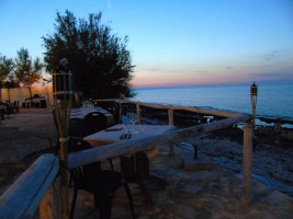 Caravanserraglio. A Le Mer Bahia Beach inside