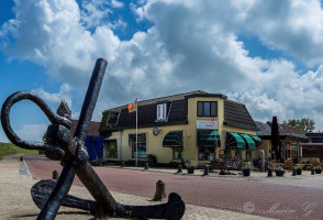 Café De Kalkman outside