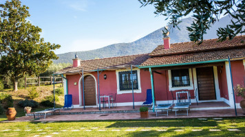 Agriturismo Cento Ducati outside