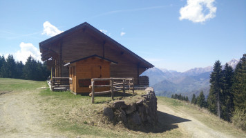 Rifugio Gremei outside