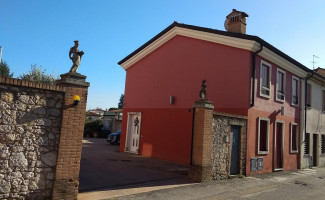 Albergo Locanda Botella outside