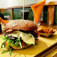 Mr. Hog Burger Ariano food