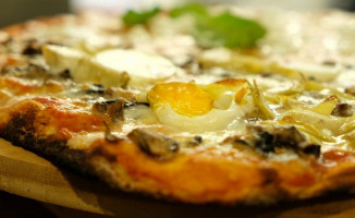 Informa Pizza E Cucina food