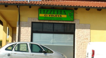 Ci Voleva outside