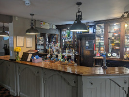 The Queens Head inside