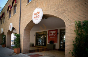 Pepe Nero Salerno outside