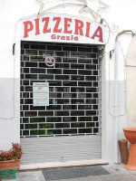 Pizzeria Grazia outside