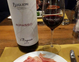 Enoteca Del Bugiardo With Wine Shop Buglioni food