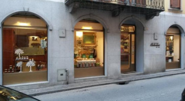 Pasticceria Costantino outside