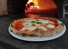 A Tutta Pizza Di Alario Francesco food