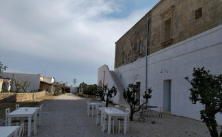 Masseria Palombara, Relais outside