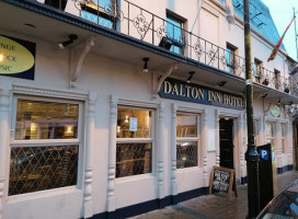 Dalton Inn outside