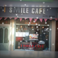 I Smile Cafe outside