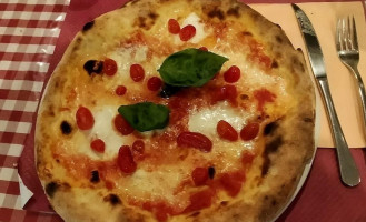 Pizza E Cucina food