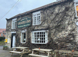 The Grapes Inn outside