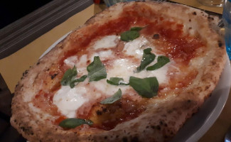 Pizzeria O'scugnizzo food