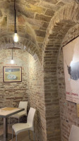 Taverna Zongo inside