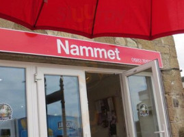 Nammet outside