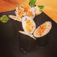 Yi's Sushi food