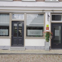 Versaen outside