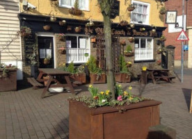 Ye Olde Coach Horses Inn outside