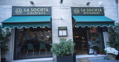 La Societa Milano outside