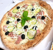 Pizzeria Malu food