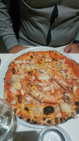 Pizza E Bollicine food