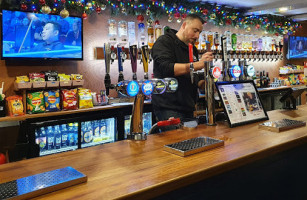 Pub On The Shrubs inside