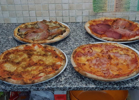 Pizzeria La Lanterna food