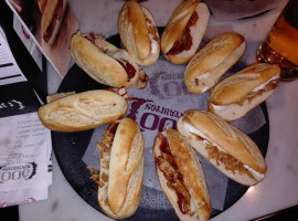 100 Montaditos food