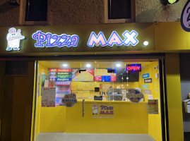 The Pizza Max outside