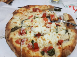 Aleci Pizzeria food