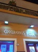 Cuccureddus Pizza outside