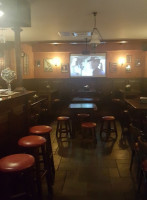 Almo's Pub inside