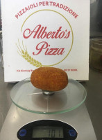 Alberto's Pizza food