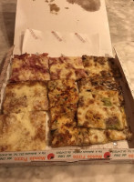 Mondo Pizza food