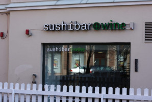 Sushibar Wine outside