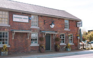 Farmers Arms outside