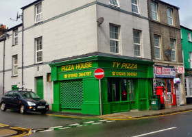 Pizza House outside