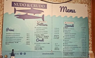 Nudo E Crudo inside