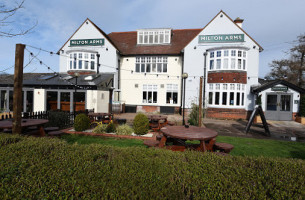 Milton Arms inside