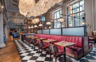 Burger Lobster Threadneedle inside