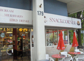 Snackbar De Snackcorner inside