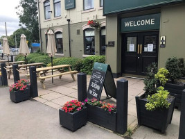 The Beach Pub Hollingworth Lake outside