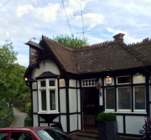 Uskudar Chislehurst Station outside